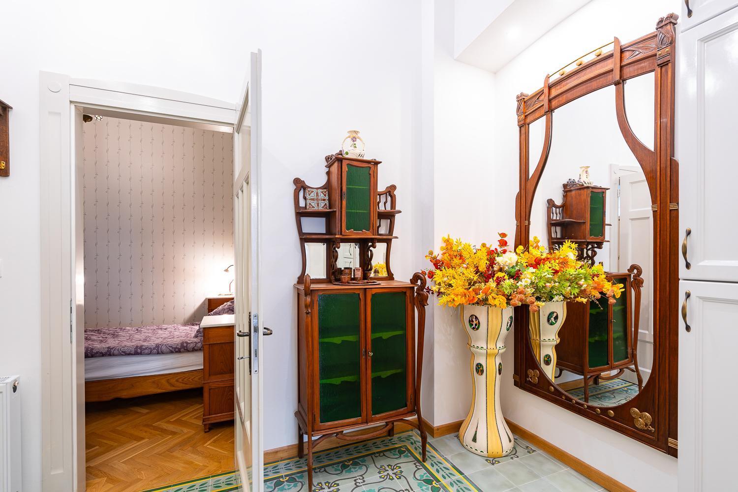 Luxury Art Nouveau Next To Parliament Building Apartment