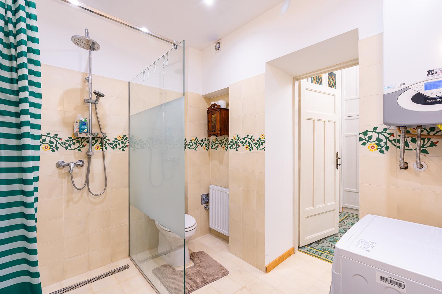 Apartment Luxury Art Nouveau Next To Parliament Building Budapest